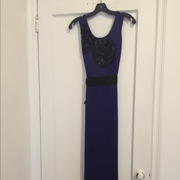 Vera Wang Sequin Evening Gown with Low Back - Picture 3 of 6